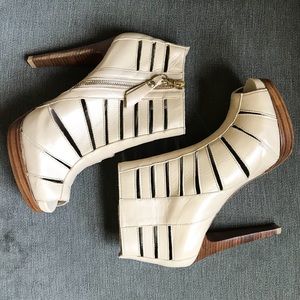 Nude Stuart Weitzman heel size 6.5